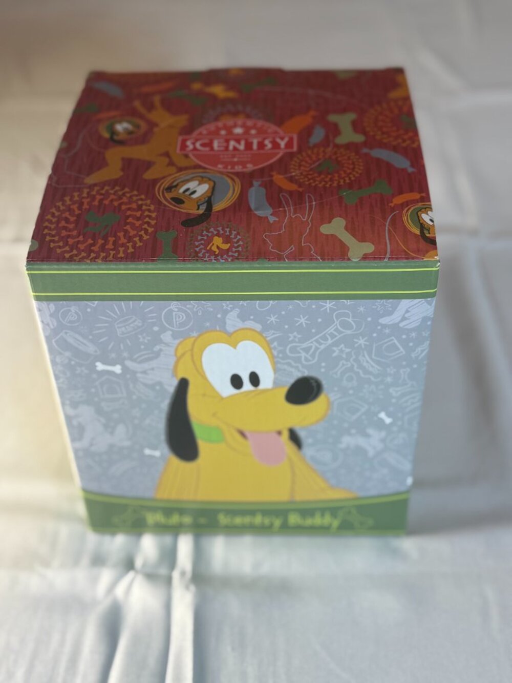 Disney Pluto Scentsy Buddy w/zip pouch to hold Scent Pak, NOT Included with item - Picture 2 of 5